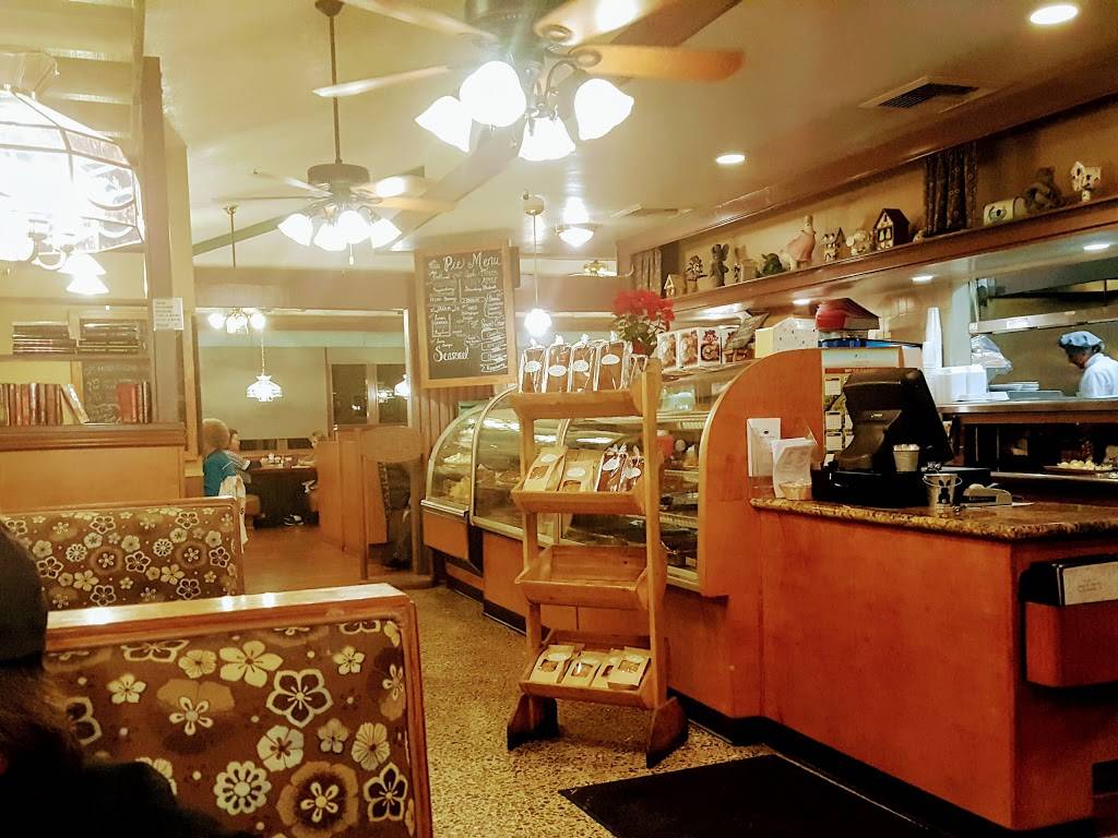 Village Kitchen & Pie Shoppe | restaurant | 950 Tamarack Ave, Carlsbad, CA 92008, USA | 7607296414 OR +1 760-729-6414