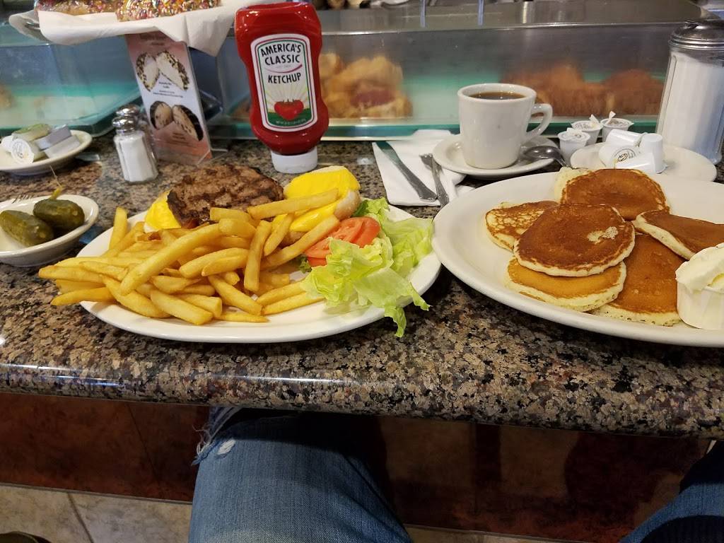 Esquire | restaurant | 105-45 Cross Bay Blvd, Jamaica, NY 11417, USA | 7188457600 OR +1 718-845-7600