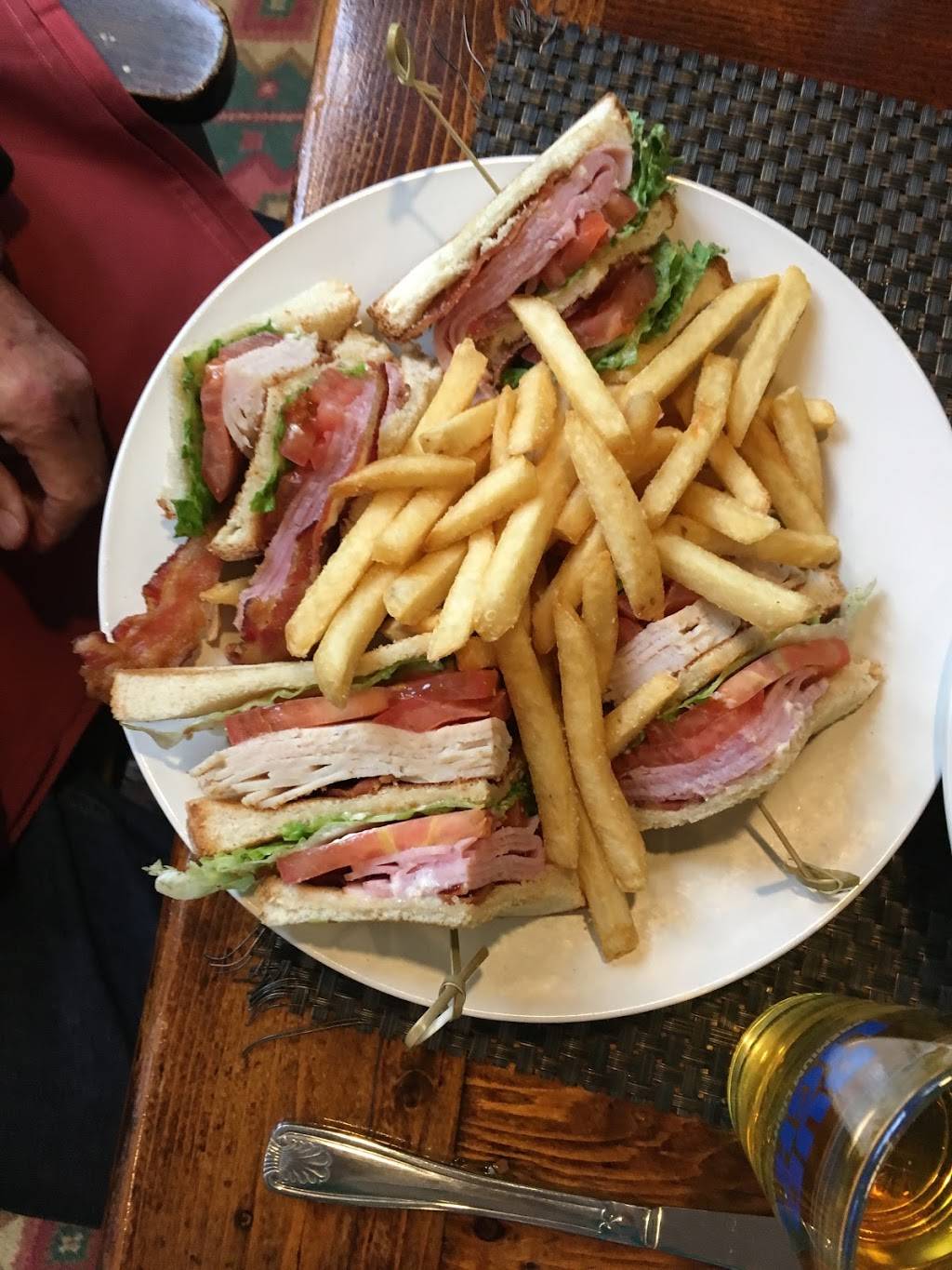 Dukes Lounge/Legends Restaraunt | restaurant | 12684 Gila Bend Hwy, Casa Grande, AZ 85193, USA | 5203818112 OR +1 520-381-8112