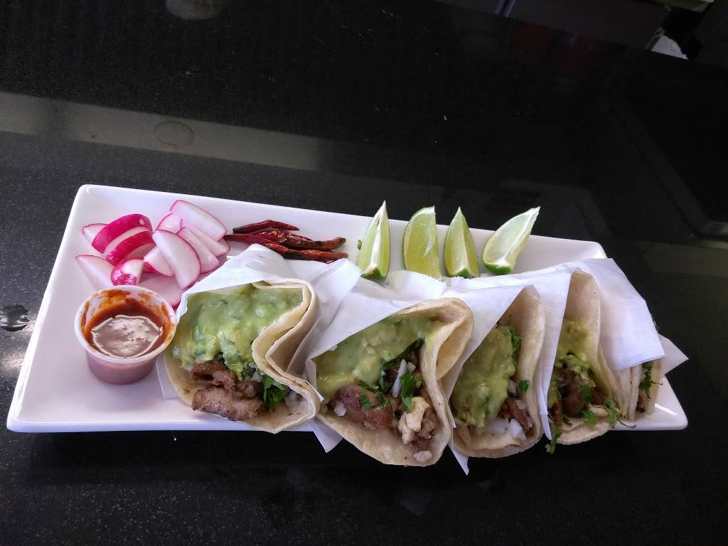 El Trio | restaurant | 102-01 44th Ave, Corona, NY 11368, USA | 7183960555 OR +1 718-396-0555