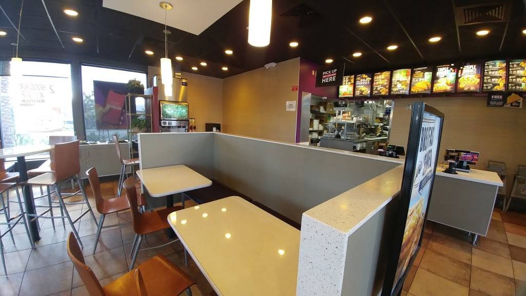 Taco Bell | meal takeaway | 36230 Hidden Springs Rd, Wildomar, CA 92595, USA | 9516091219 OR +1 951-609-1219