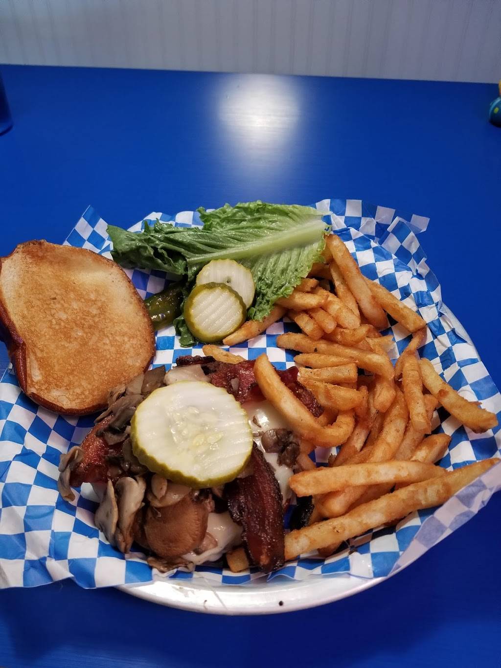 Point Burger Bar New Berlin | restaurant | 4900 S Moorland Rd, New Berlin, WI 53151, USA | 2623954600 OR +1 262-395-4600