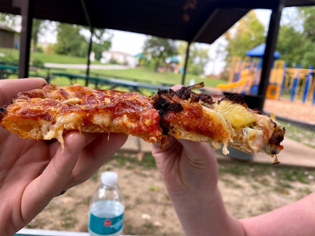 Motor Town Pizza | restaurant | 8388 Musick Memorial Dr, Brentwood, MO 63144, USA | 3145145392 OR +1 314-514-5392