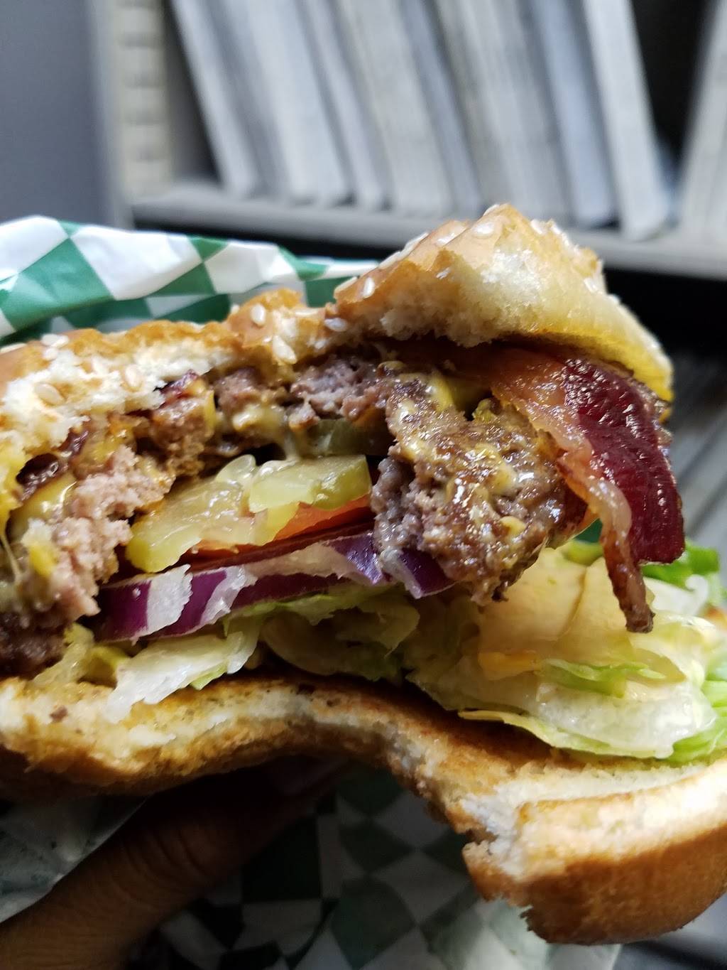 Frosty Fast & Fresh | restaurant | 3400 Chester Ave, Bakersfield, CA 93301, USA | 6613234692 OR +1 661-323-4692