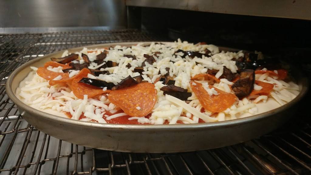 New Wayne Pizza | restaurant | 109 S Wayne Ave, Wayne, PA 19087, USA | 6106882301 OR +1 610-688-2301