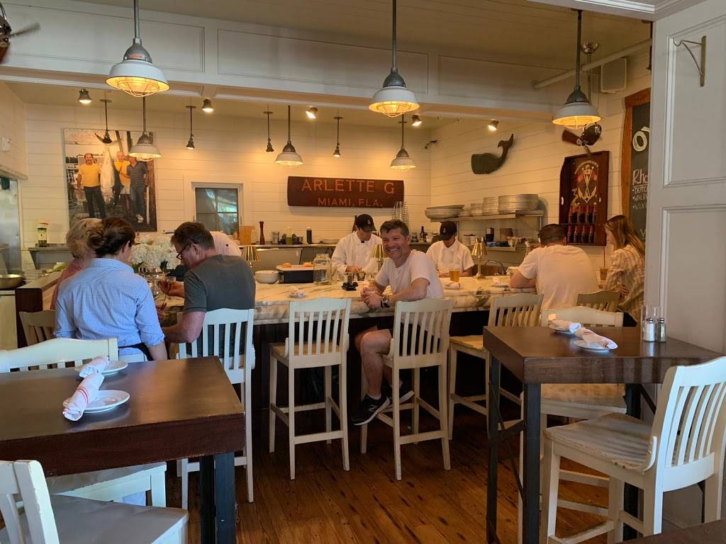 Midtown Oyster Bar | restaurant | 345 Thames St, Newport, RI 02840, USA | 4016194100 OR +1 401-619-4100