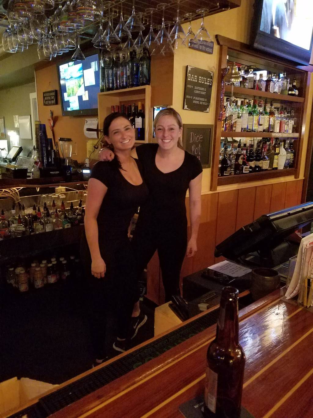 The Parrot Bar & Grill | restaurant | 1356 MA-28A, Bourne, MA 02532, USA | 5083563928 OR +1 508-356-3928