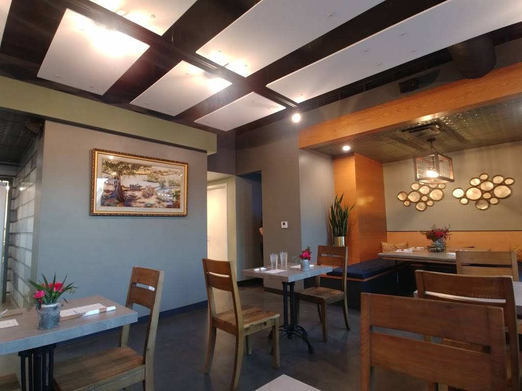 Four Sisters - A Taste of Vietnam | restaurant | 1001 S Main St STE 151, Fort Worth, TX 76104, USA | 6823859353 OR +1 682-385-9353