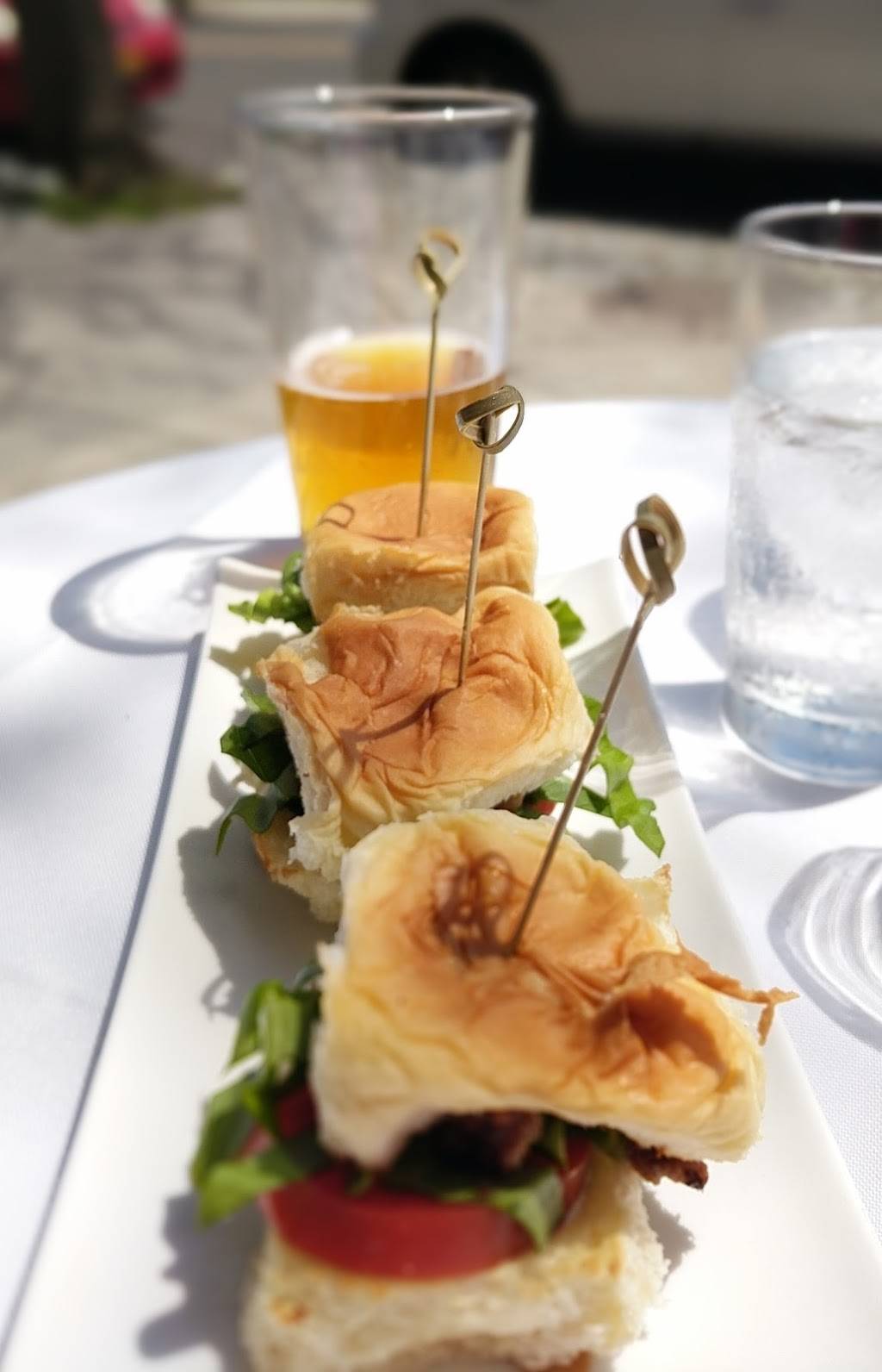 Noahs | restaurant | 136 Front St, Greenport, NY 11944, USA | 6314776720 OR +1 631-477-6720