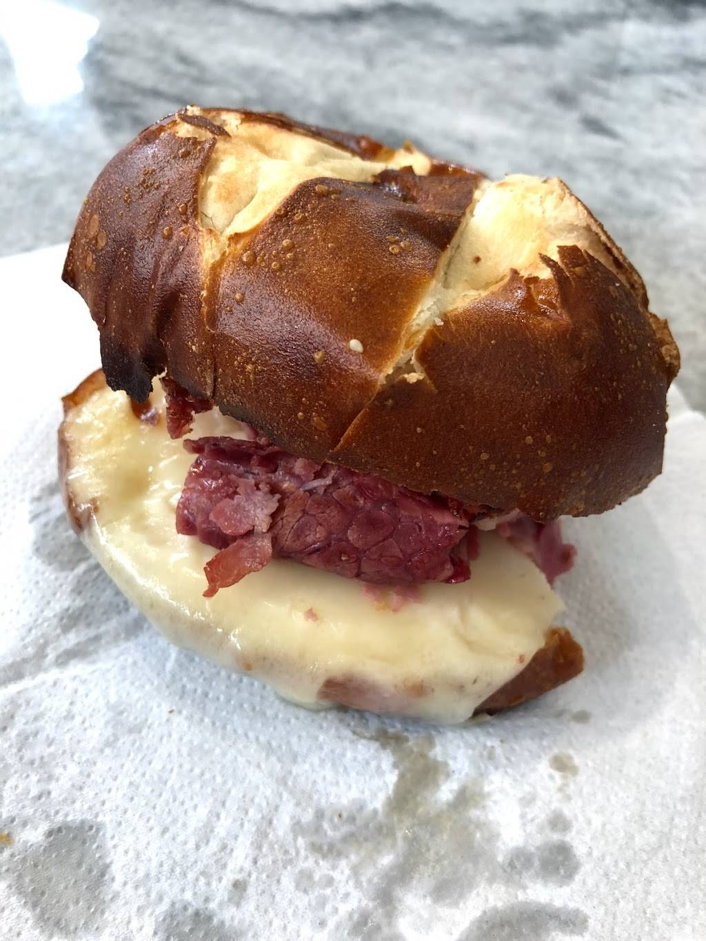 Grobbel’s Gourmet Deli | restaurant | McNamara Terminal, Between Gates A8 and A10, Worldgateway Pl, Detroit, MI 48242, USA | 7342290616 OR +1 734-229-0616