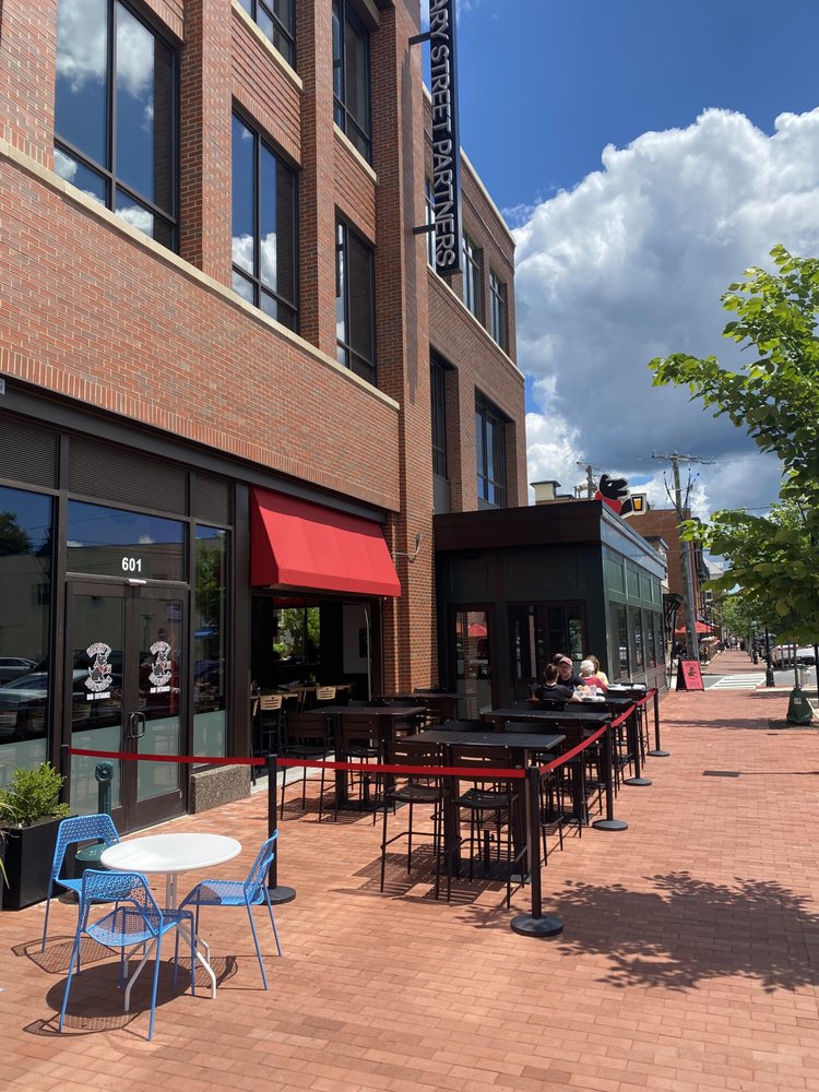 Harrys Downtown | restaurant | 601 William St, Fredericksburg, VA 22401, USA | 5402032503 OR +1 540-203-2503