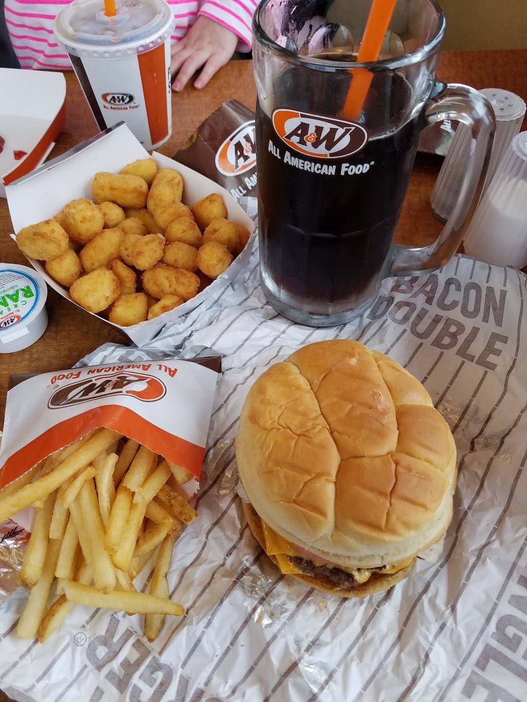 A&W Restaurant | restaurant | 133 Cypress St, Manistee, MI 49660, USA | 2317237010 OR +1 231-723-7010
