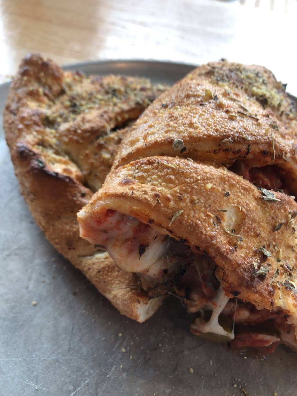 Toppd Pizza Lenexa Public Market | restaurant | 8750 Penrose Ln, Lenexa, KS 66219, USA | 9136777070 OR +1 913-677-7070