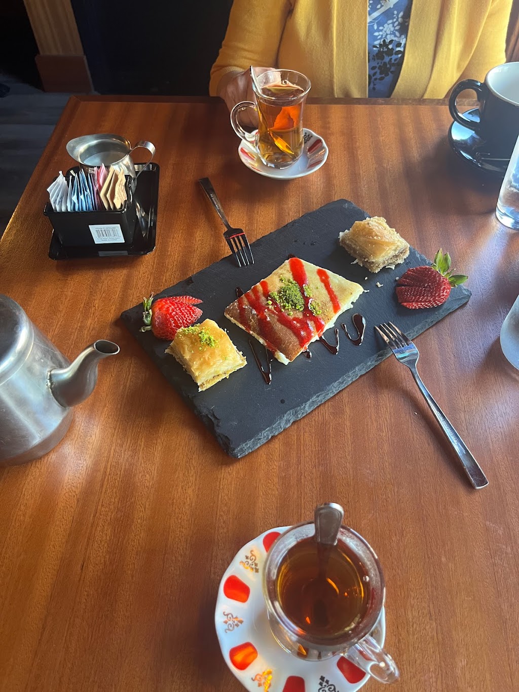 Meze Moon Mediterranean Cousine | restaurant | 163 E 2nd St, Chico, CA 95928, USA | 5303456789 OR +1 530-345-6789