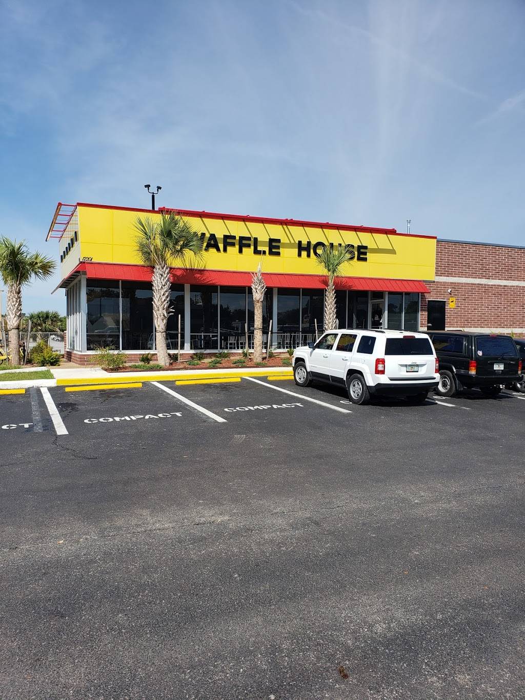 Waffle House | meal takeaway | 12201 US-19, Hudson, FL 34667, USA | 7278582525 OR +1 727-858-2525