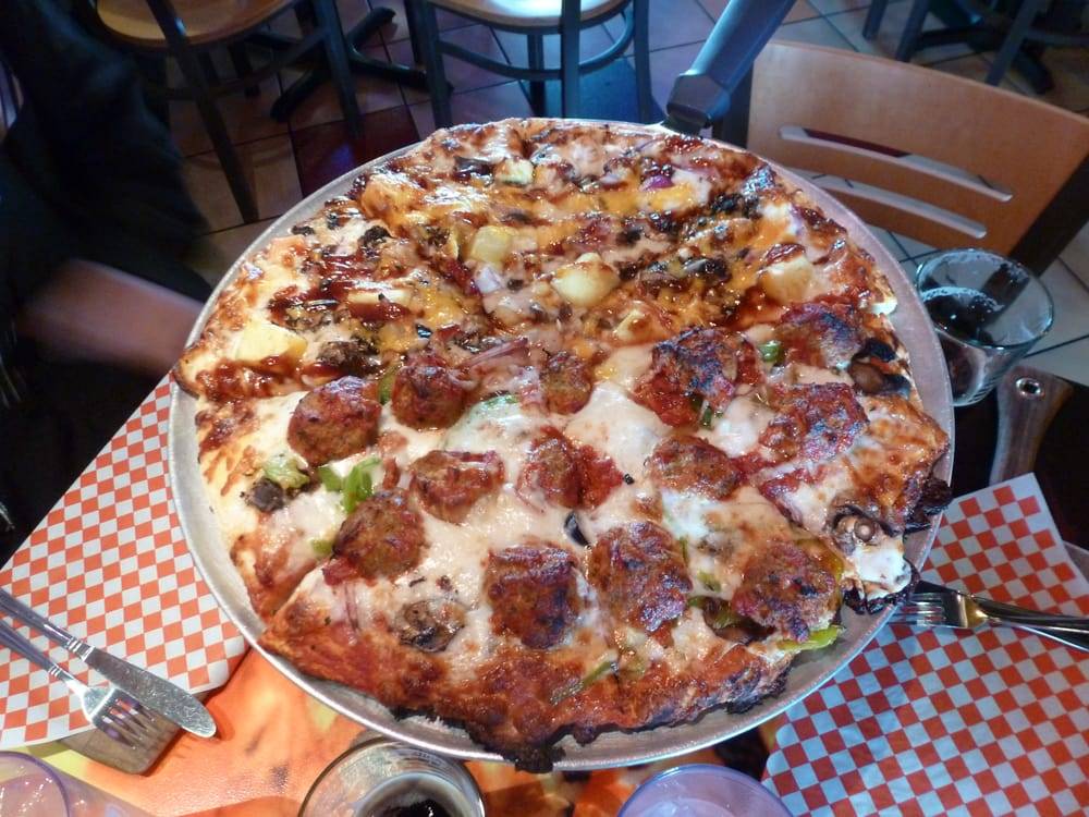 Vinos pizza | restaurant | 3228 N Carson St, Carson City, NV 89706, USA | 7758877437 OR +1 775-887-7437