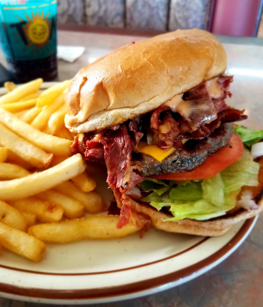 Toms Burgers 20 | restaurant | 18313 Outer Hwy 18 N, Apple Valley, CA 92307, USA | 7602427727 OR +1 760-242-7727