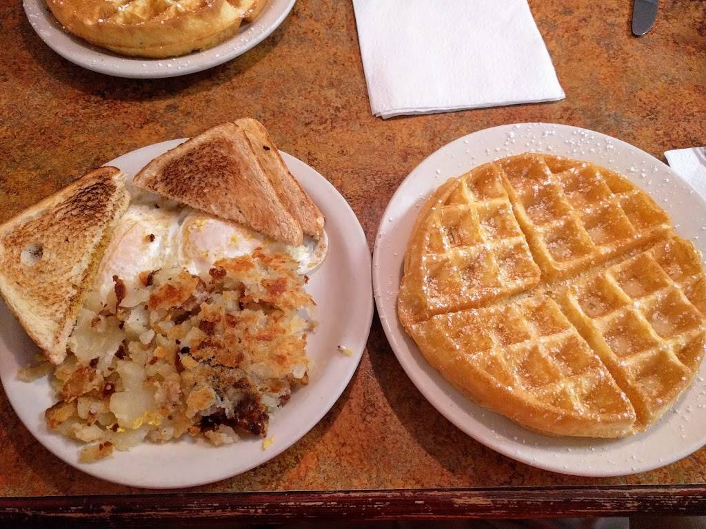 Lindseys Restaurant | restaurant | 1900 Tuscarawas St W, Canton, OH 44708, USA | 3304556908 OR +1 330-455-6908