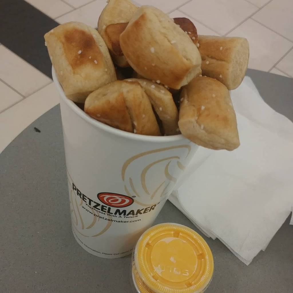 Pretzelmaker | restaurant | 5065 Main St, Trumbull, CT 06611, USA | 2033739908 OR +1 203-373-9908