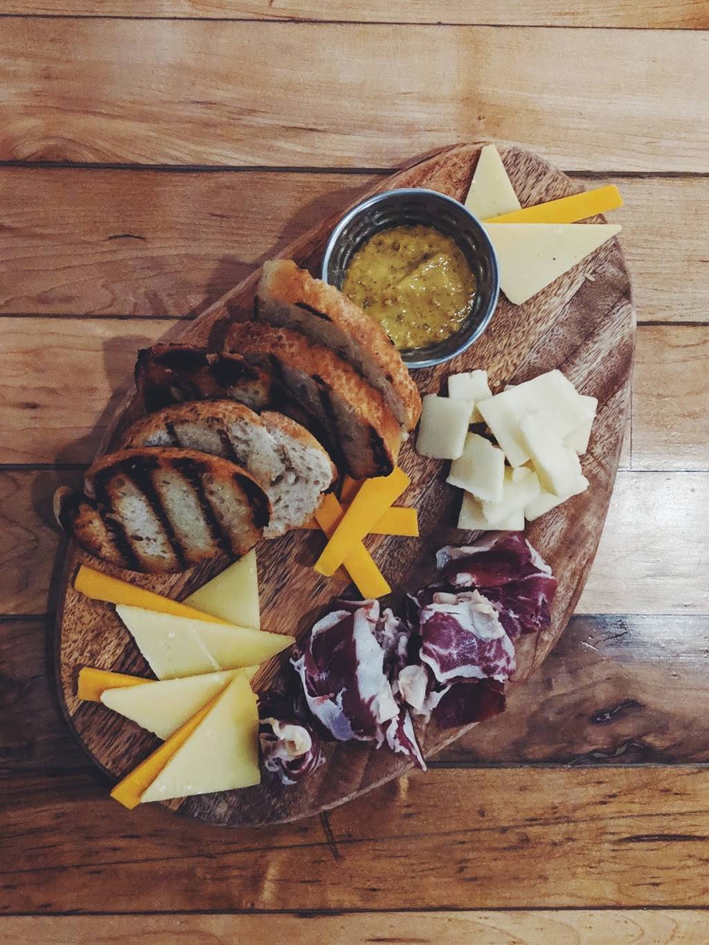 Tusk | restaurant | 5513 W North Ave, Milwaukee, WI 53208, USA | 4147632095 OR +1 414-763-2095