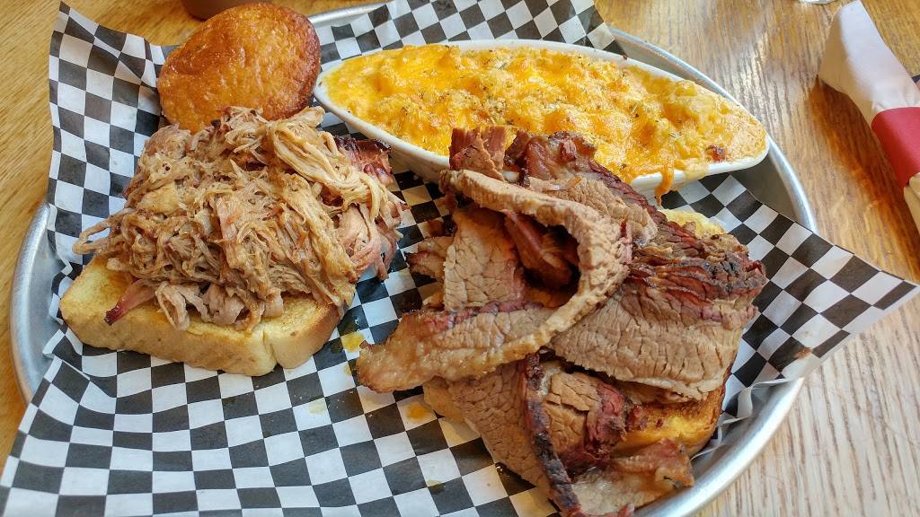 Red Smoke Barbecue | restaurant | 573 Monroe St, Detroit, MI 48226, USA | 3139622100 OR +1 313-962-2100
