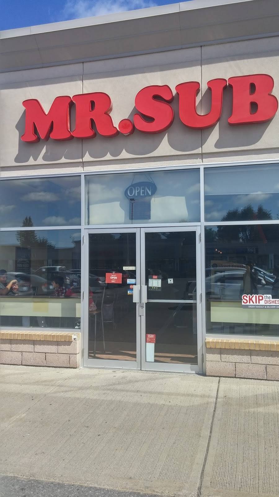 Mr.Sub | restaurant | 1910 St Laurent Blvd, Ottawa, ON K1G 1A4, Canada | 6137338008 OR +1 613-733-8008