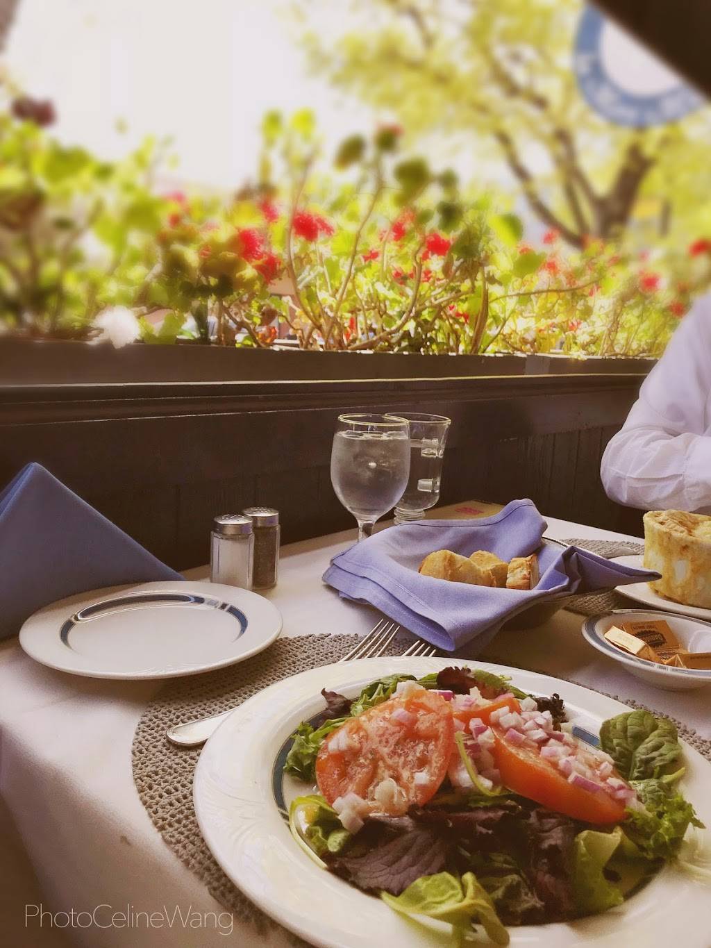 La Mère Michelle | restaurant | 14467 Big Basin Way, Saratoga, CA 95070, USA | 4088675272 OR +1 408-867-5272