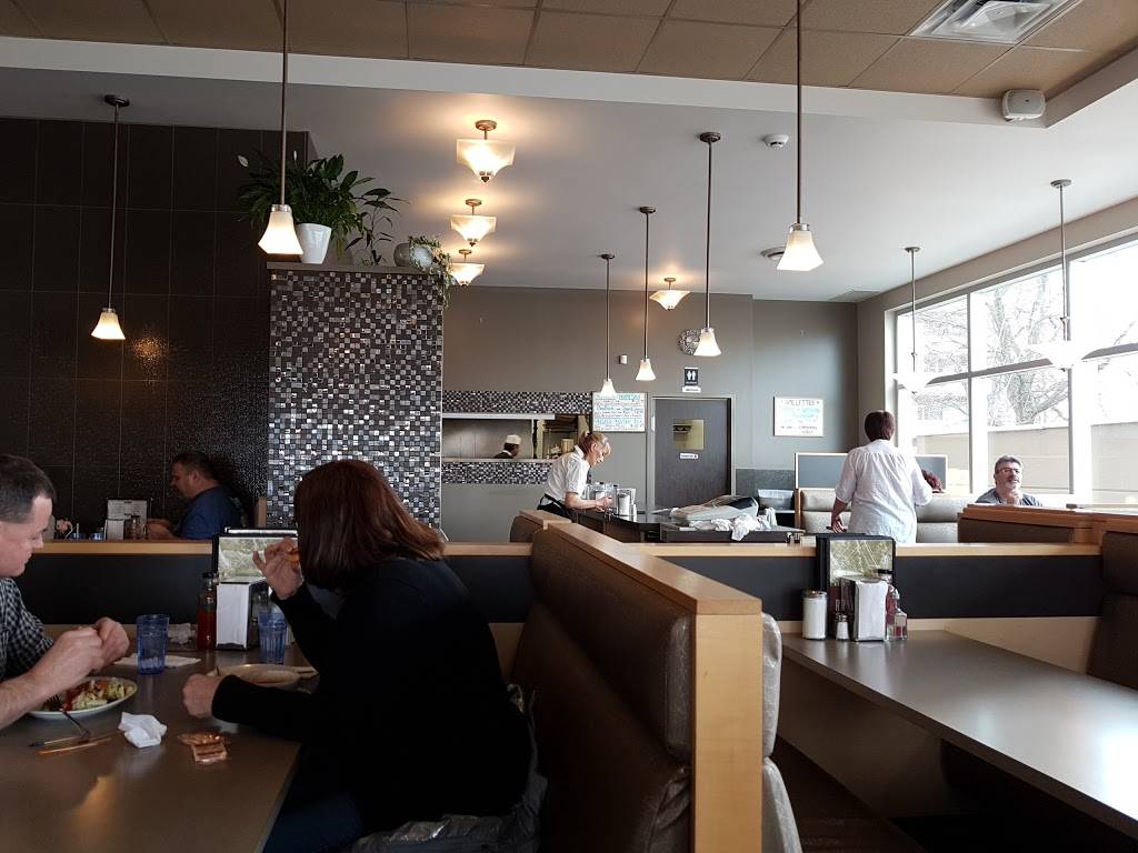 Harrys Restaurant | restaurant | 16 Base Line Rd W, London, ON N6J 1T4, Canada | 5194381360 OR +1 519-438-1360