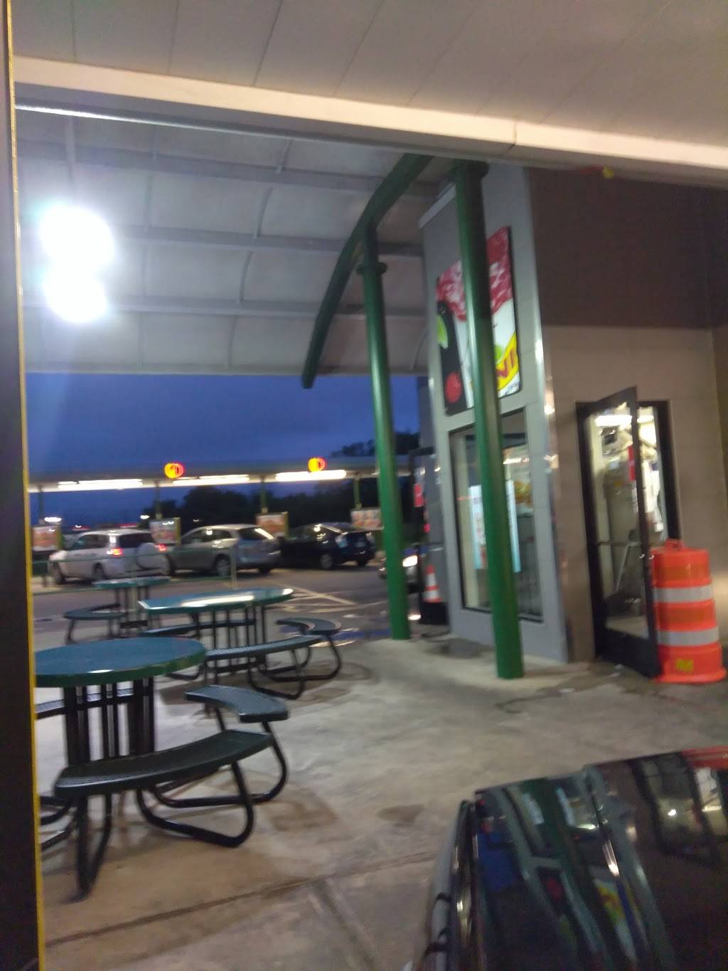 Sonic Drive-In | restaurant | 1605 E Parmer Ln, Austin, TX 78753, USA | 5123394057 OR +1 512-339-4057