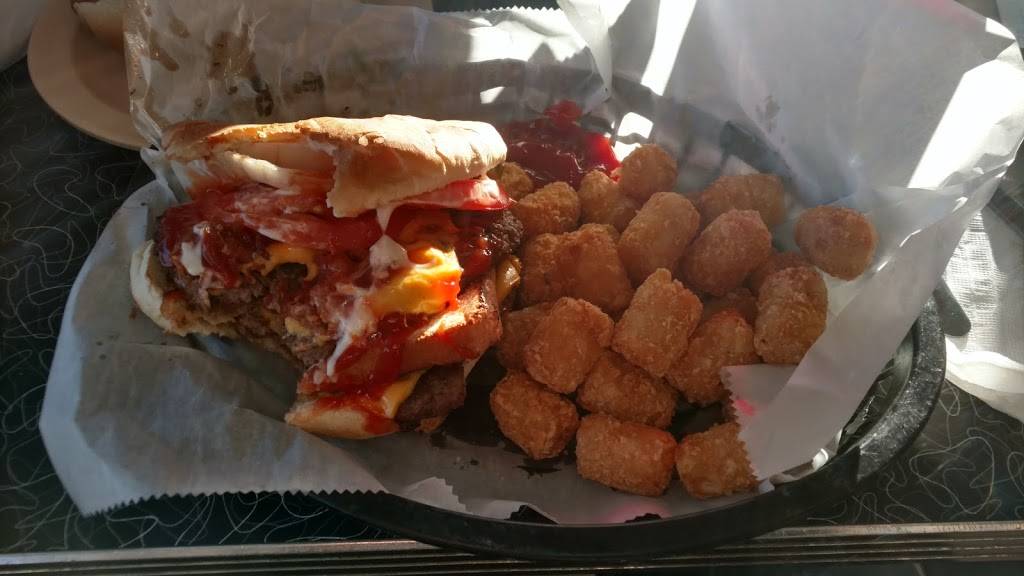 Dixie Freeze | restaurant | 200 Elm Ave, South Pittsburg, TN 37380, USA | 4238376423 OR +1 423-837-6423