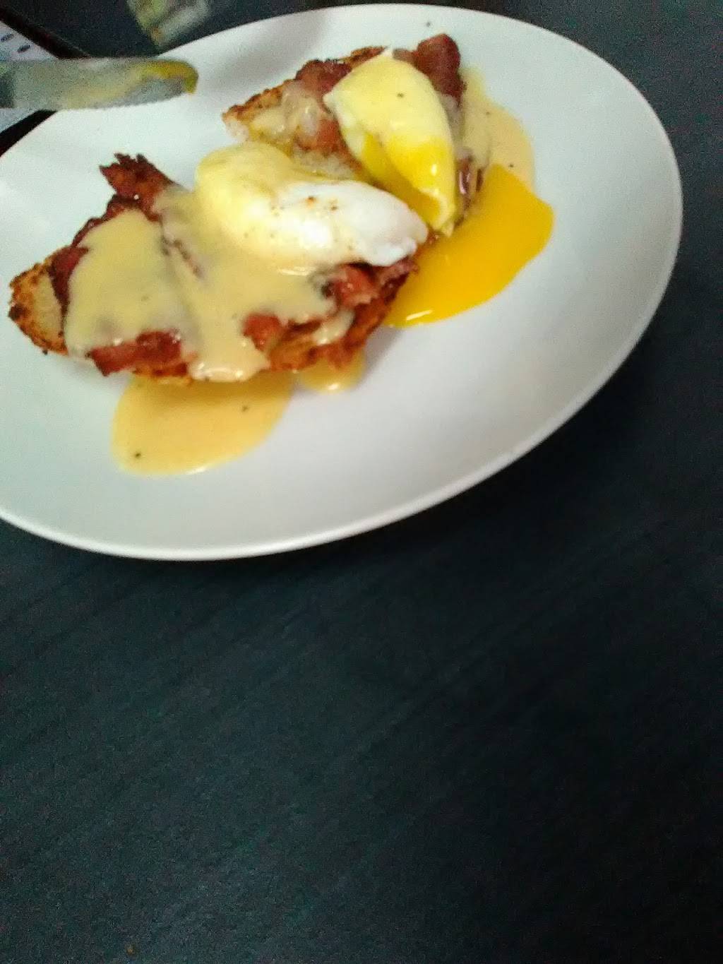 Resto Les Petits Delices | restaurant | Saint-Alexandre, QC J0J 1S0, Canada | 4384983354 OR +1 438-498-3354