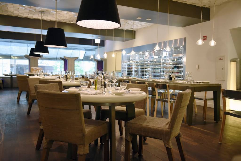 Filini Bar and Restaurant | restaurant | 221 N Columbus Dr, Chicago, IL 60601, USA | 3124770234 OR +1 312-477-0234