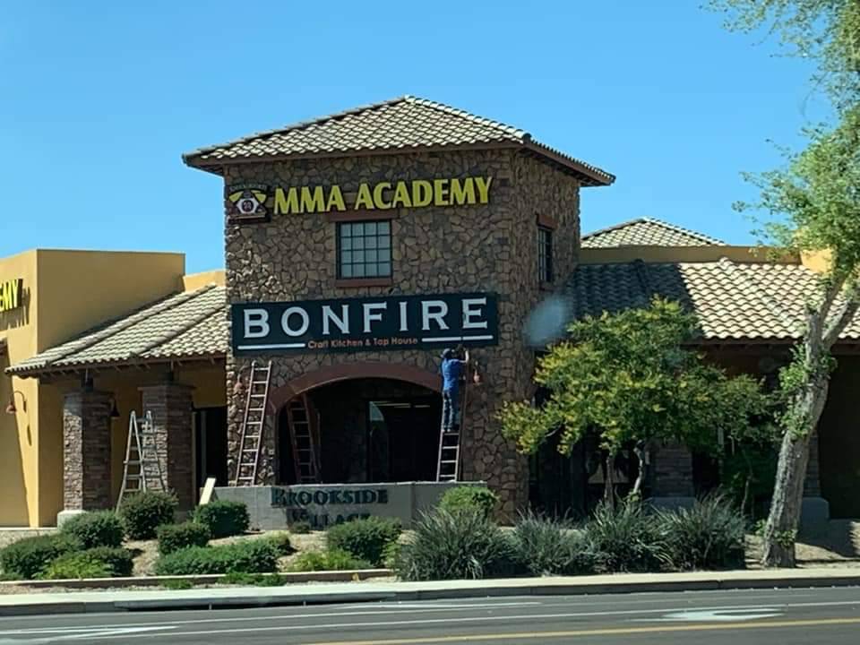 Bonfire Craft Kitchen and Tap House | restaurant | 15332 W Bell Rd, Surprise, AZ 85374, USA | 6232954567 OR +1 623-295-4567