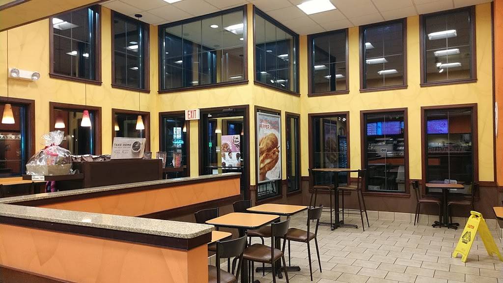 Dunkin | cafe | 160 Kukas Ln, Waterbury, CT 06705, USA | 2035742211 OR +1 203-574-2211