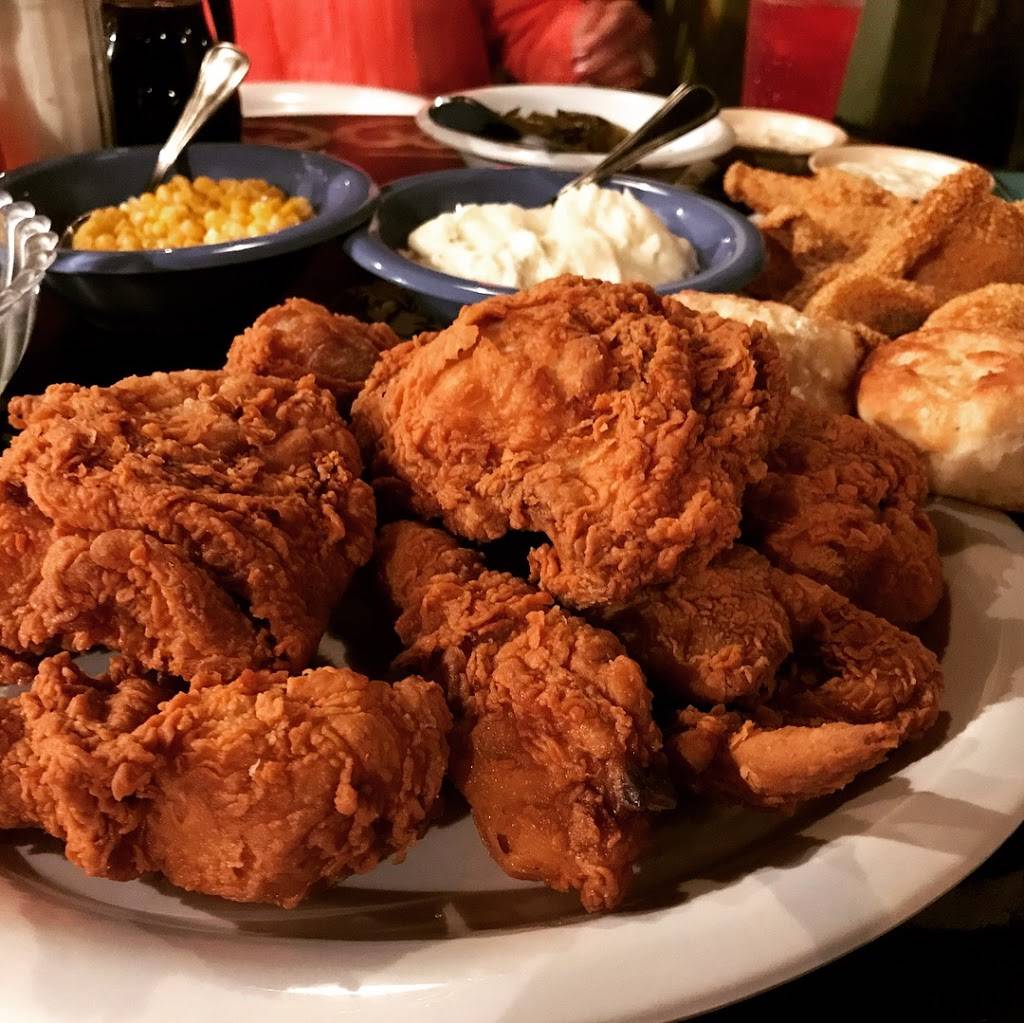 Babes Chicken Dinner House | restaurant | 230 N Center St, Arlington, TX 76011, USA | 8178010300 OR +1 817-801-0300