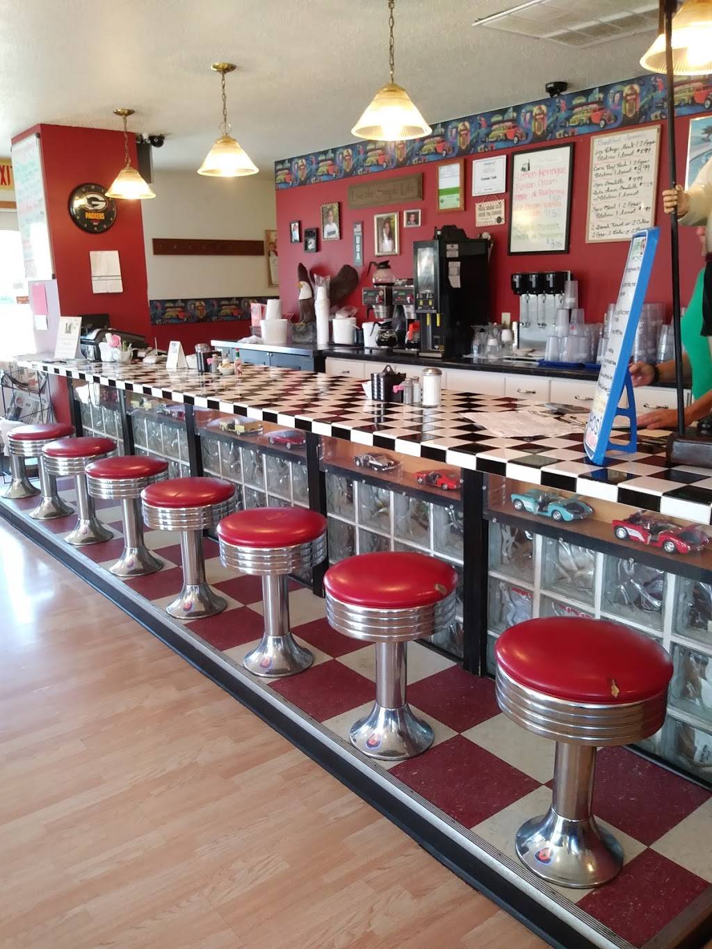 Cruisin Cafe | restaurant | 1010 Market St, Nekoosa, WI 54457, USA | 7158861626 OR +1 715-886-1626