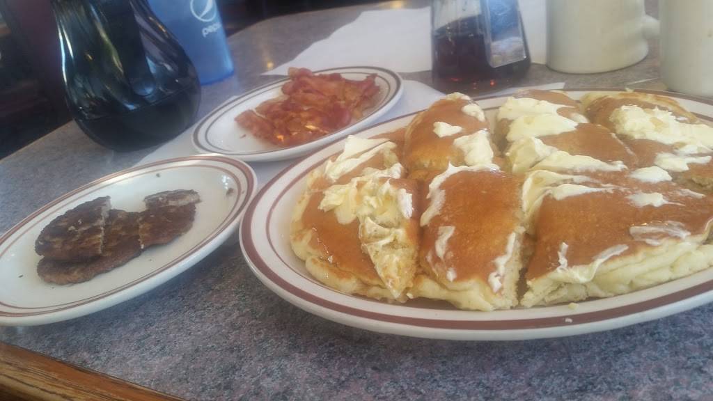 Roosters Restaurant | restaurant | 1521 Yout St, Racine, WI 53404, USA | 2626388383 OR +1 262-638-8383