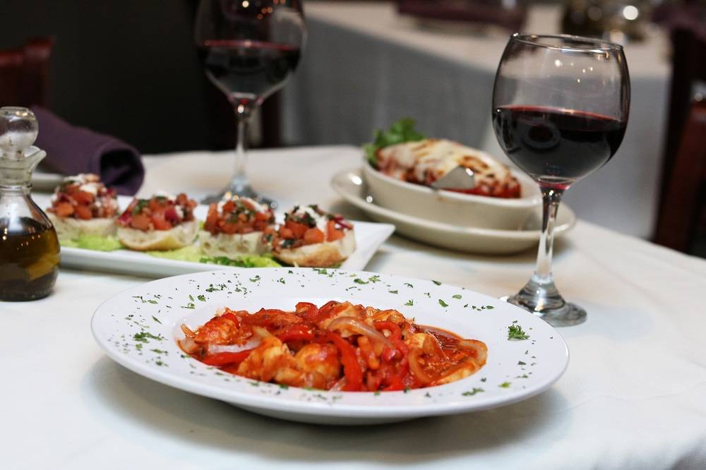 Florios Italian Restaurant & Grille | restaurant | 7300 S 13th St, Lincoln, NE 68512, USA | 4024235576 OR +1 402-423-5576