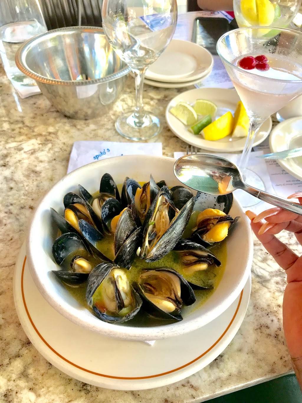 Spotos Oyster Bar & Blue Point Lounge | restaurant | 4560 PGA Boulevard, Palm Beach Gardens, FL 33418, USA | 5617769448 OR +1 561-776-9448