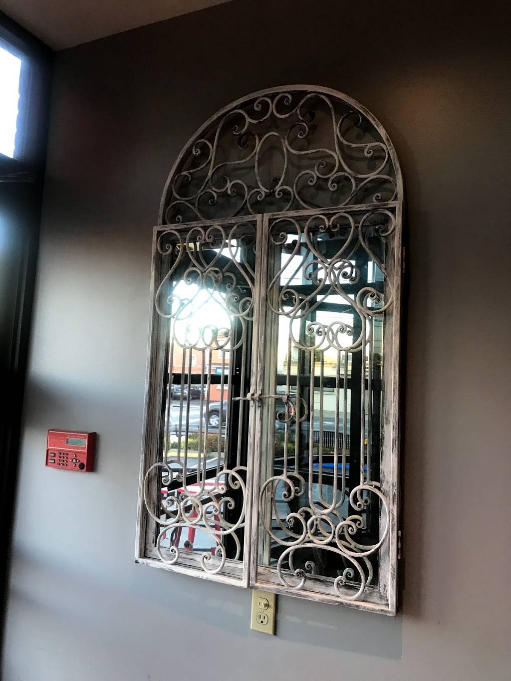 MODI Wine Bar | restaurant | 1195-A Hempstead Turnpike, Franklin Square, NY 11010, USA | 5163521745 OR +1 516-352-1745