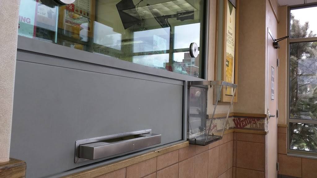 Wendys | restaurant | 914 N 27th St, Milwaukee, WI 53208, USA | 4149339144 OR +1 414-933-9144