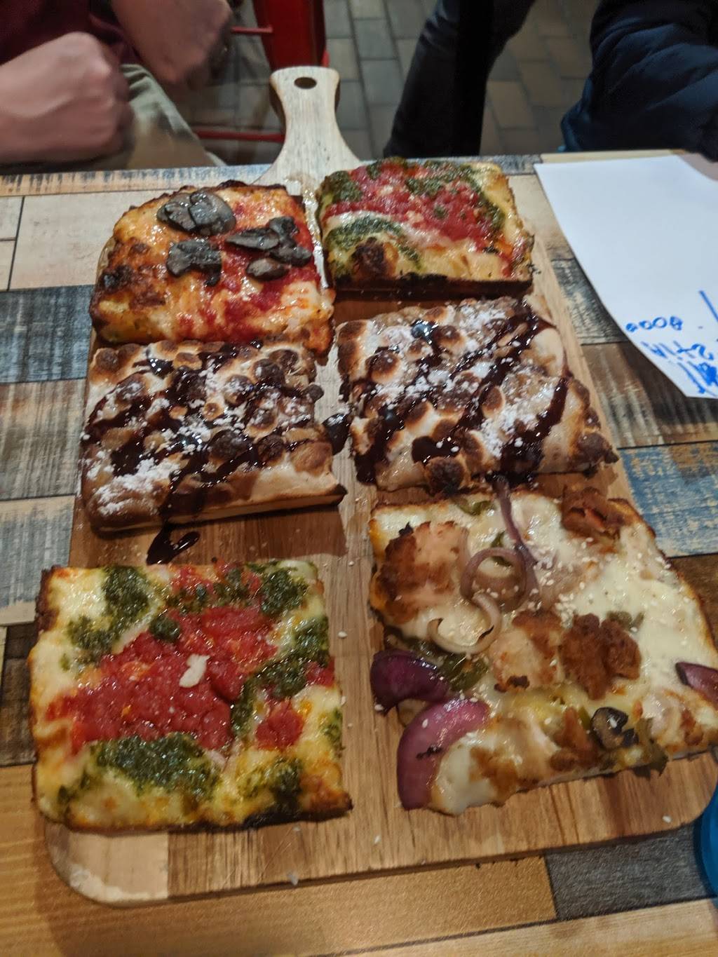 Slice Queen | restaurant | 1202 S Main St, Blacksburg, VA 24060, USA | 5404184183 OR +1 540-418-4183