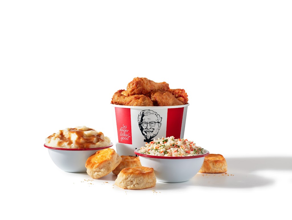 KFC | restaurant | 1656 Cimarron Emporium, El Paso, TX 79912, USA | 9152013787 OR +1 915-201-3787