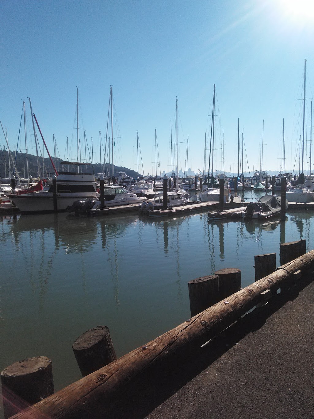 Cinelounge® Tiburon | restaurant | 40 Main St, Tiburon, CA 94920, USA | 4157976976 OR +1 415-797-6976