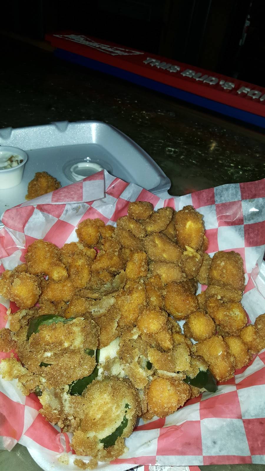 Maingate Bar & Grill | restaurant | 2956 E Grand Ave, Des Moines, IA 50317, USA | 5152662716 OR +1 515-266-2716