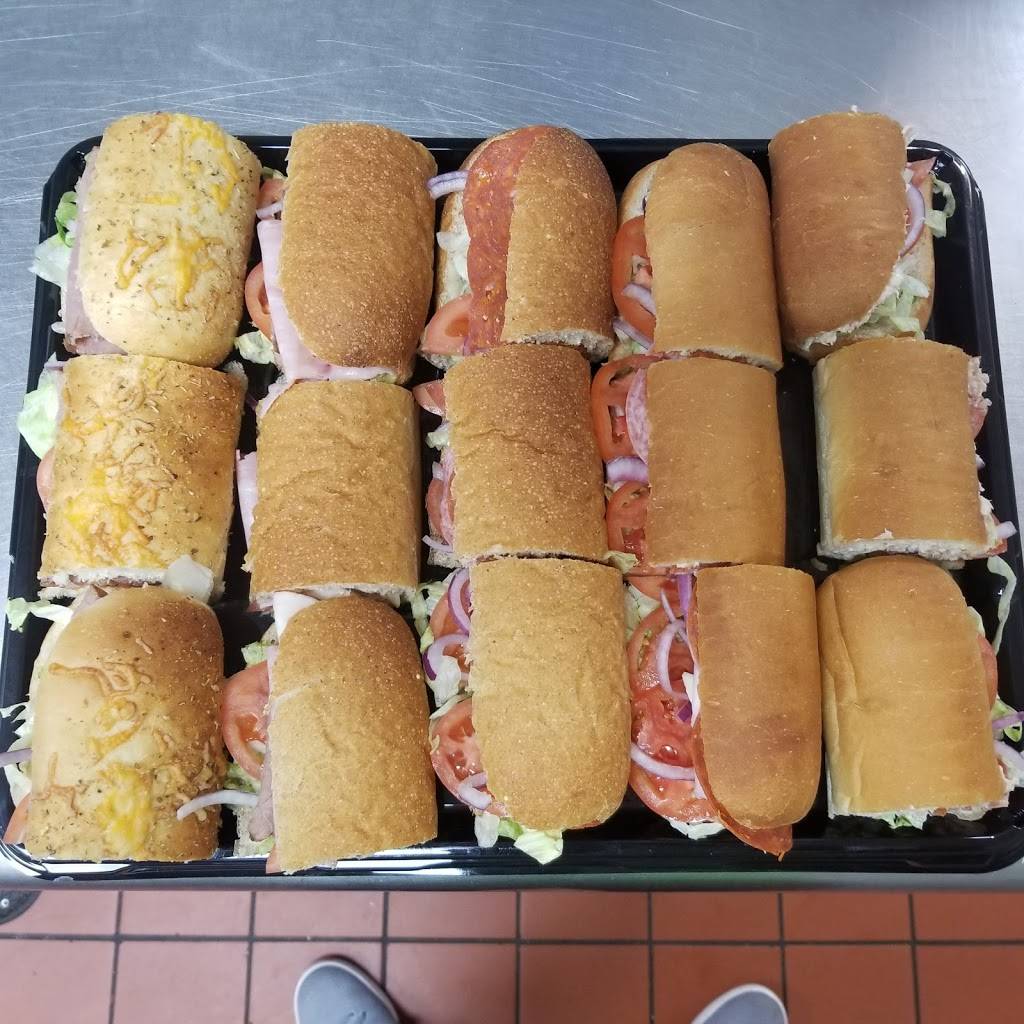Subway Restaurants | restaurant | 326 W Main St, Freehold, NJ 07728, USA | 7324622533 OR +1 732-462-2533