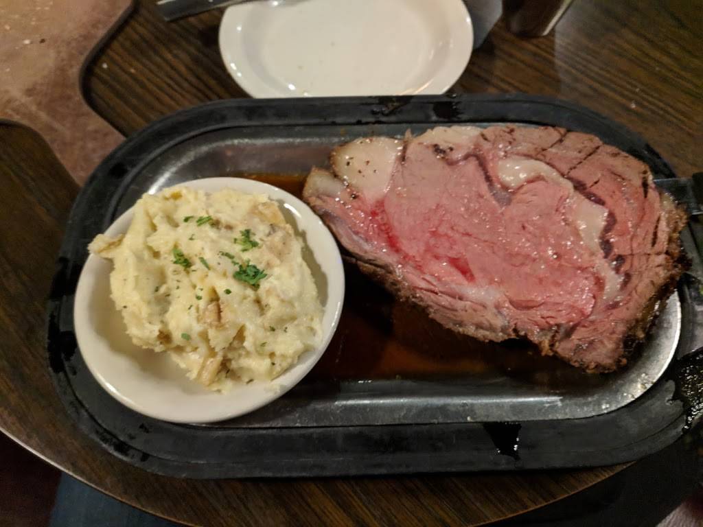 Mistys Restaurant & Lounge | restaurant | 6235 Havelock Ave, Lincoln, NE 68507, USA | 4024668424 OR +1 402-466-8424