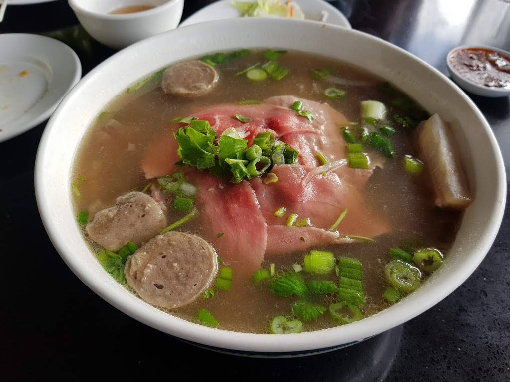 Phở Vy Vietnamese Cuisine | restaurant | 401 International Blvd, Oakland, CA 94606, USA | 5108932827 OR +1 510-893-2827
