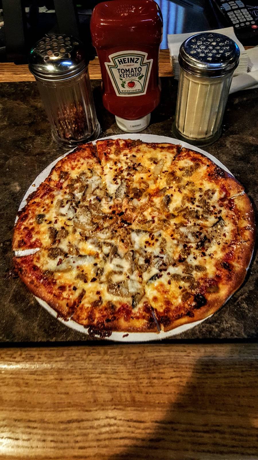 Bolts Sports Café | cafe | 910 S Main St, Englewood, OH 45322, USA | 9378366634 OR +1 937-836-6634