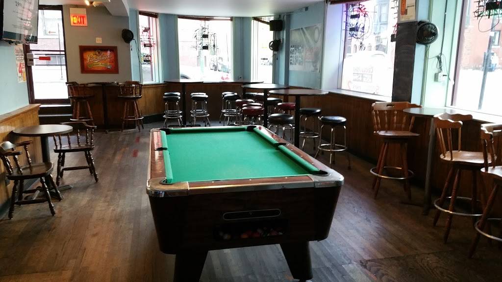 Parrots Bar & Grill | restaurant | 754 W Wellington Ave, Chicago, IL 60657, USA | 7732817878 OR +1 773-281-7878